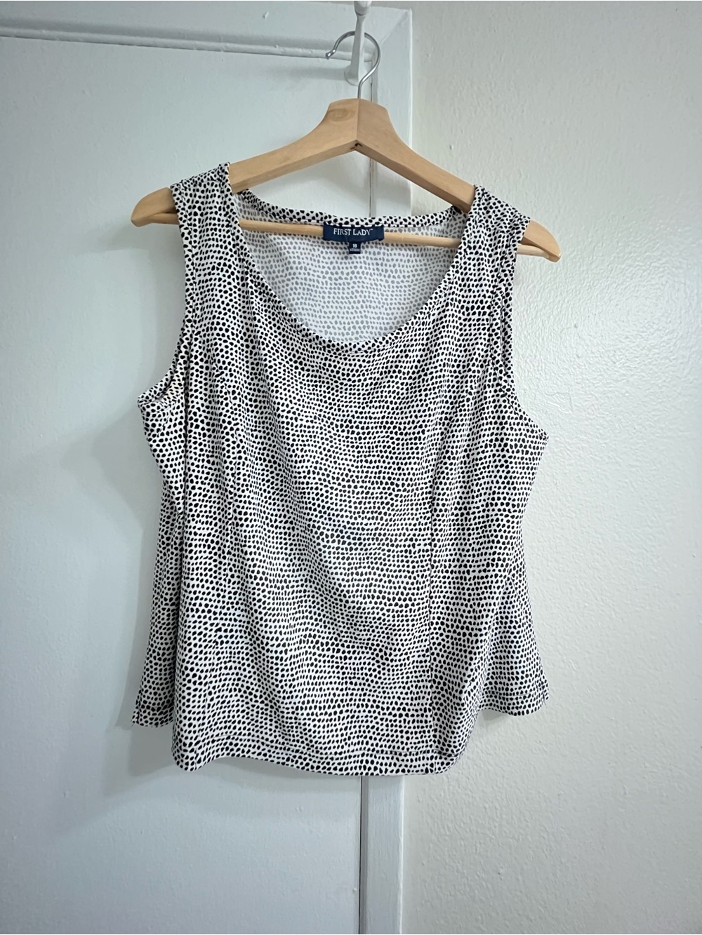 Black & White Dot Sleeveless Tank Top